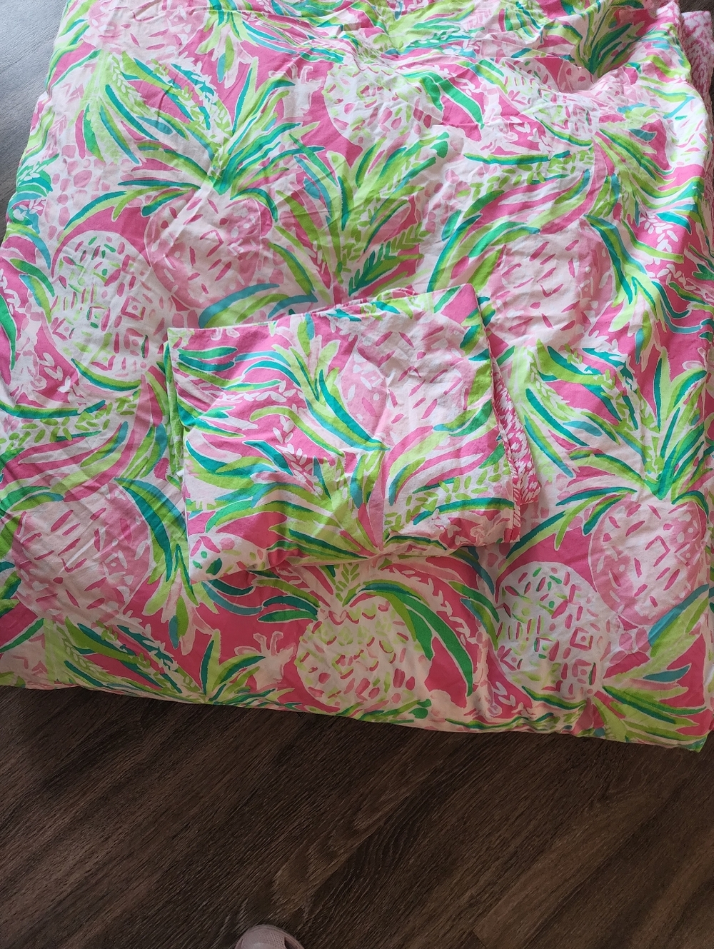 Lilly Pulitzer Pink & Green Tropical Print Quilt Cover by Pottery Barn - Picture 2 of 9